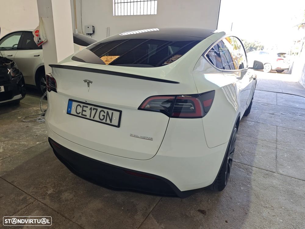 Tesla Model Y Performance Dual Motor AWD - 11