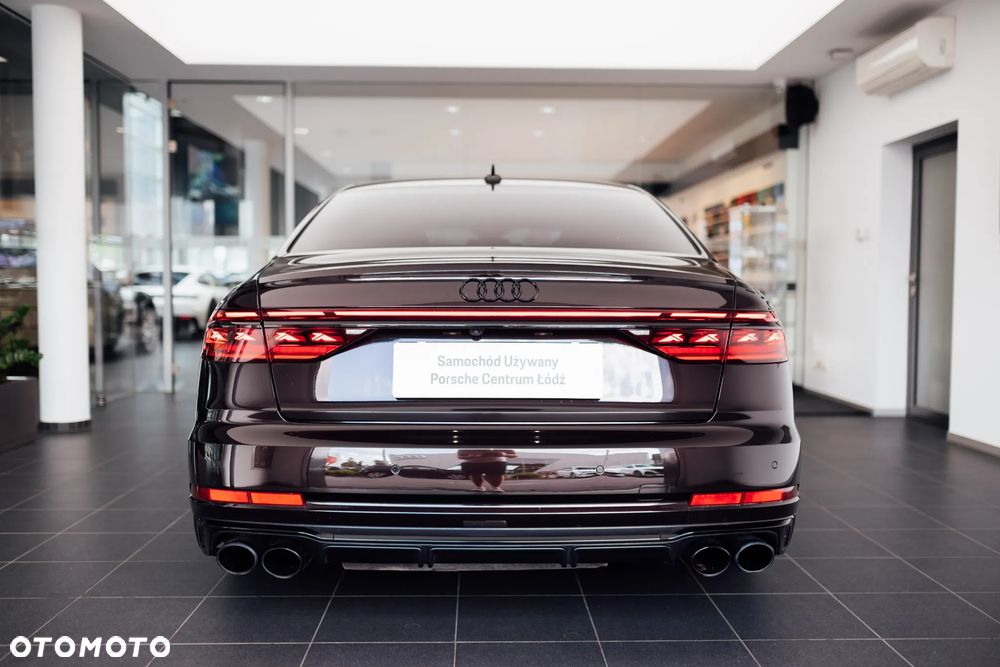 Audi S8 - 14