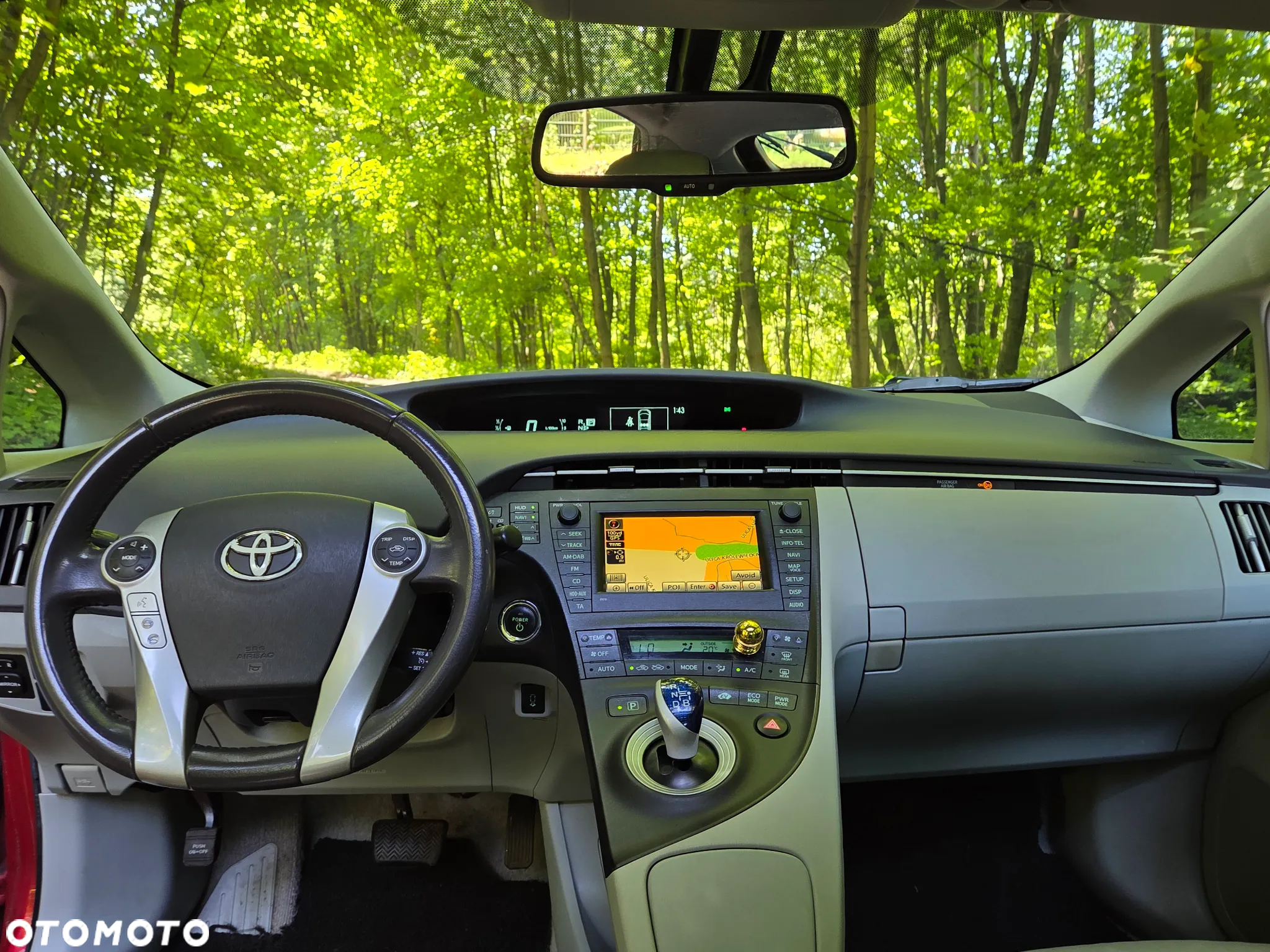 Toyota Prius (Hybrid) Executive - 11