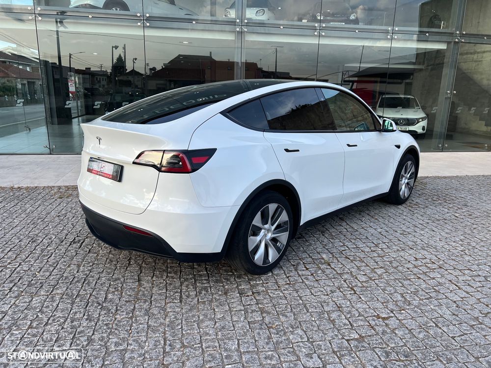 Tesla Model Y Standard RWD - 10
