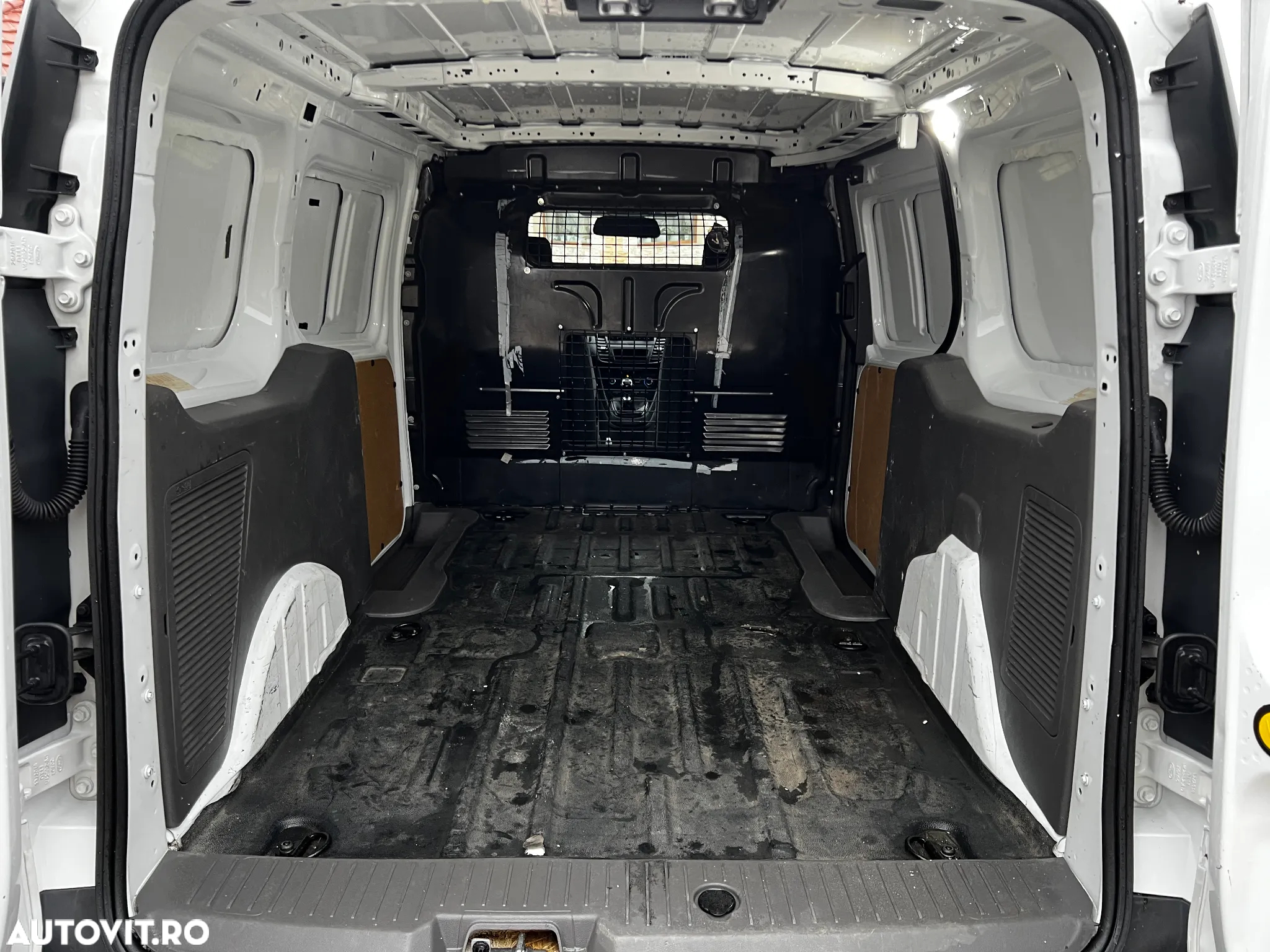 Ford Transit Connect - 23