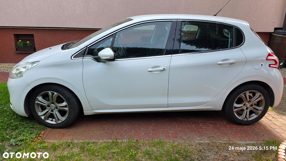 Peugeot 208 - 1