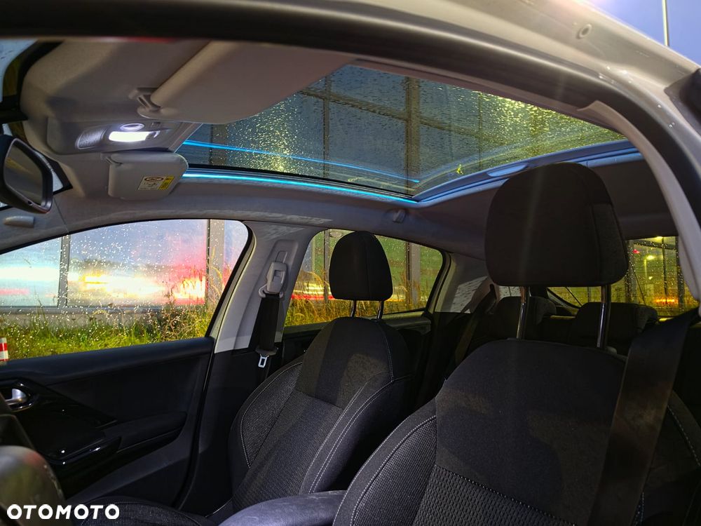 Peugeot 208 1.2 PureTech Allure - 9