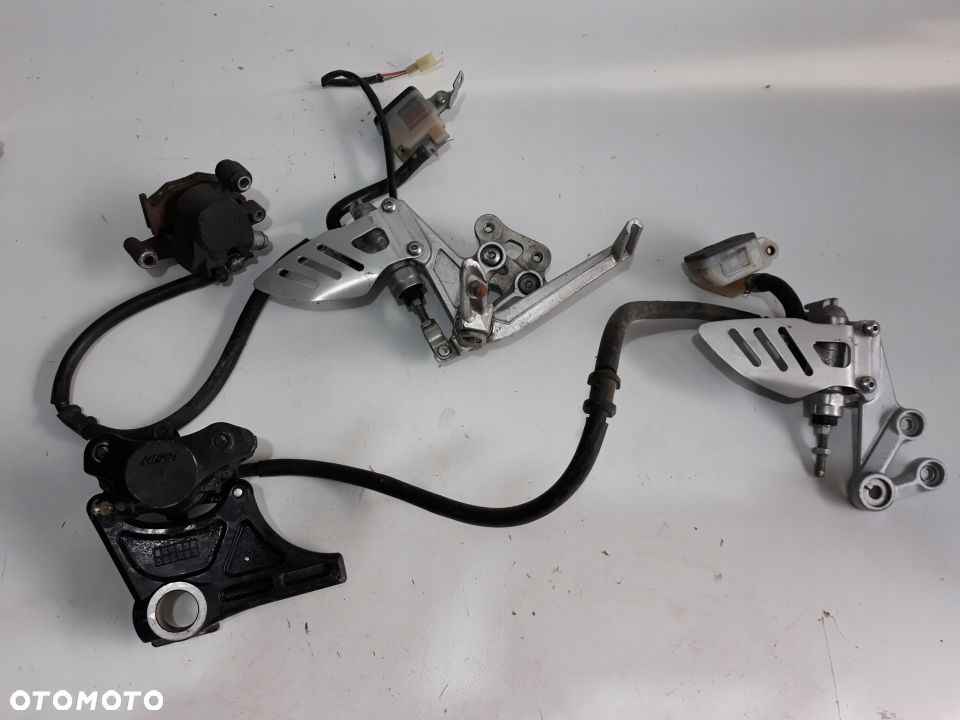 SUZUKI GSXR 1000 K7 K8 SET PODNÓŻEK POMPA ZACISK - 1