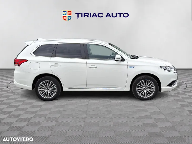 Mitsubishi Outlander 2.4 4WD Plug-In Hybrid - 7