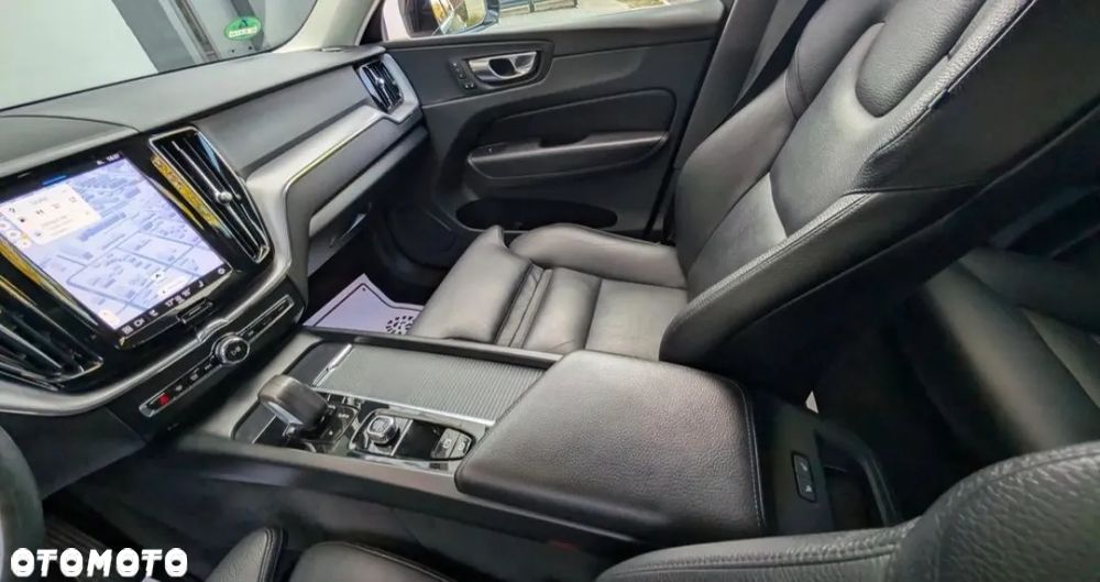 Volvo XC 60 B4 D AWD Geartronic Momentum Pro - 8