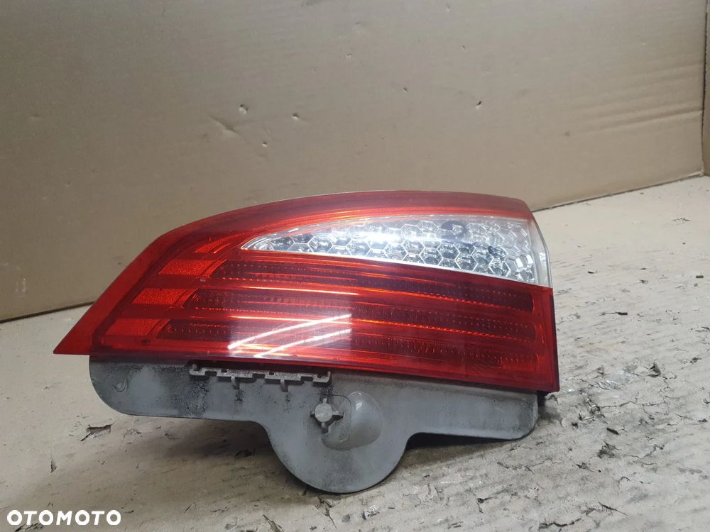 FORD MONDEO MK4 KOMBI 07-10 LAMPA PRAWY TYŁ W KLAPĘ - 2