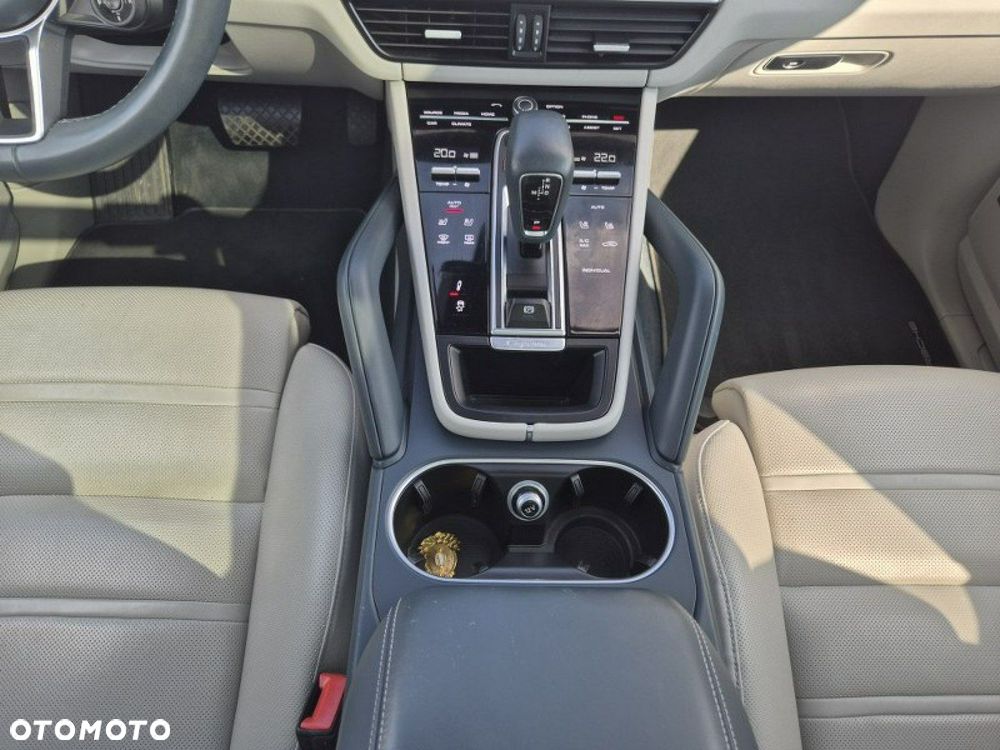 Porsche Cayenne - 17