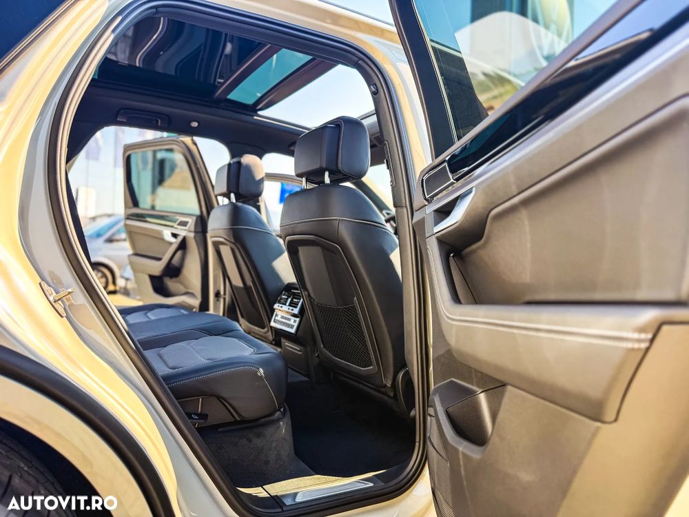 Volkswagen Touareg V6 TDI 4MOTION R-Line - 11