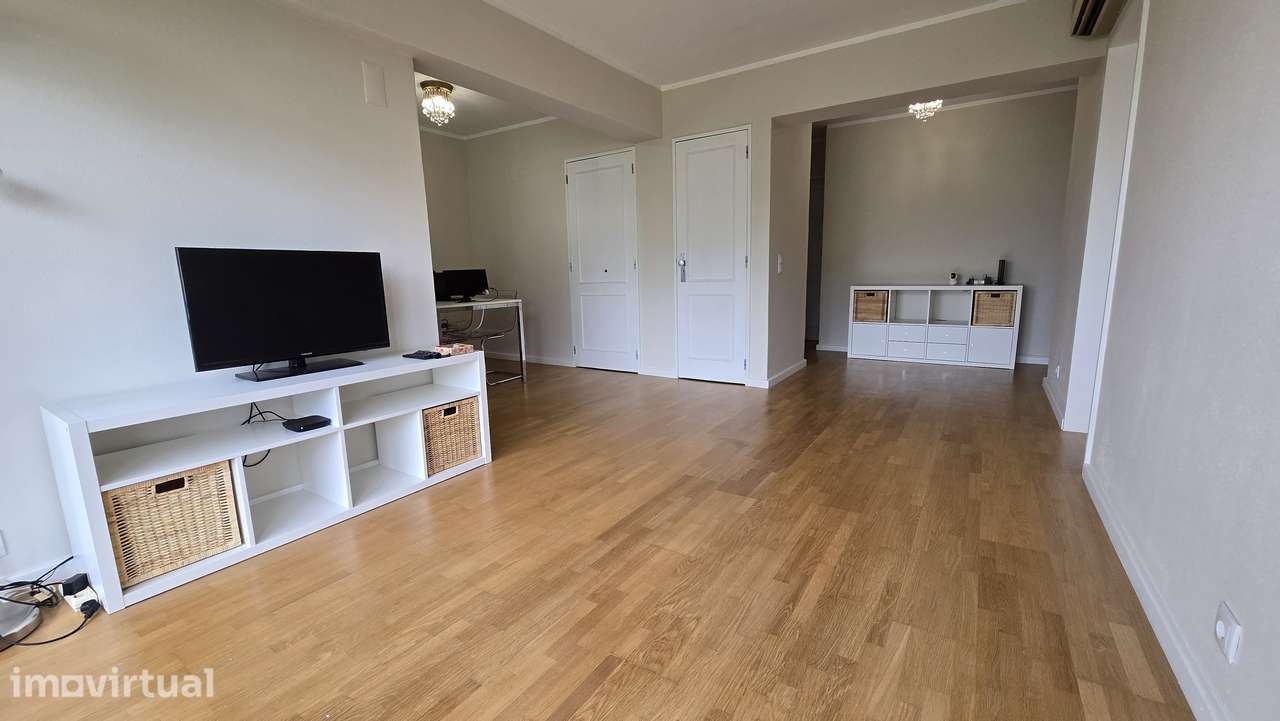 Apartamento T4 renovado e totalmente mobilado no centro de Telheiras - Grande imagem: 5/37