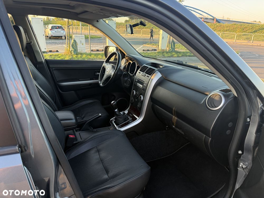 Suzuki Grand Vitara 2.0 De luxe - 11