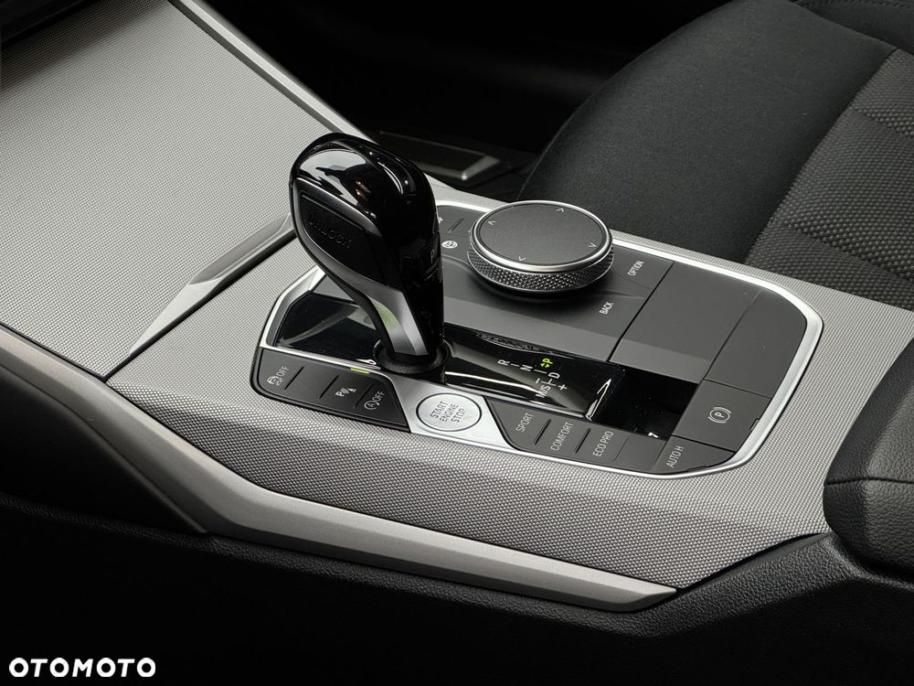 BMW Seria 3 318i - 11