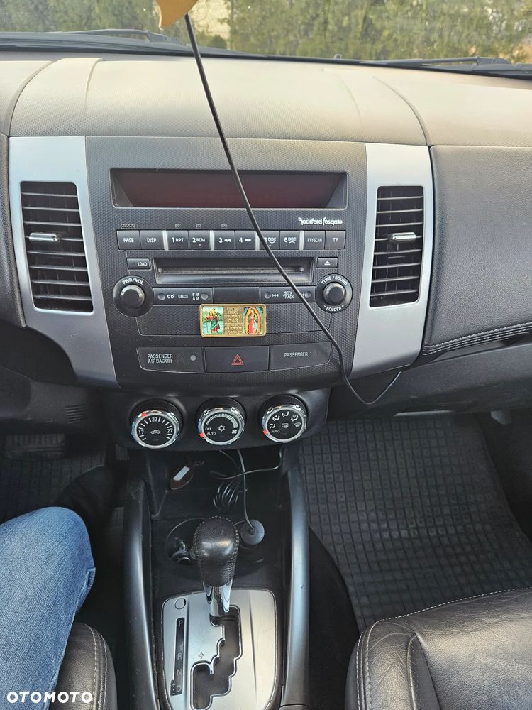 Mitsubishi Outlander 2.4 4WD CVT Instyle - 10