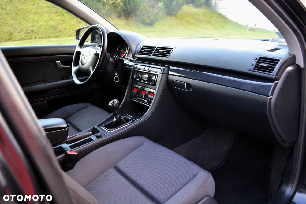 Audi A4 Limousine - 11