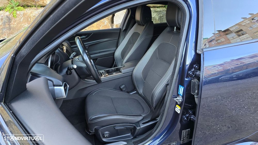 Jaguar XE 2.0 D R-Sport - 34