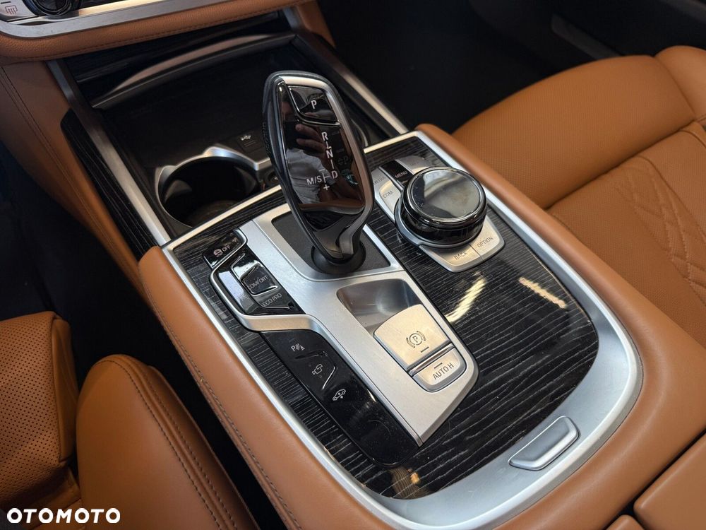 BMW Seria 7 - 25
