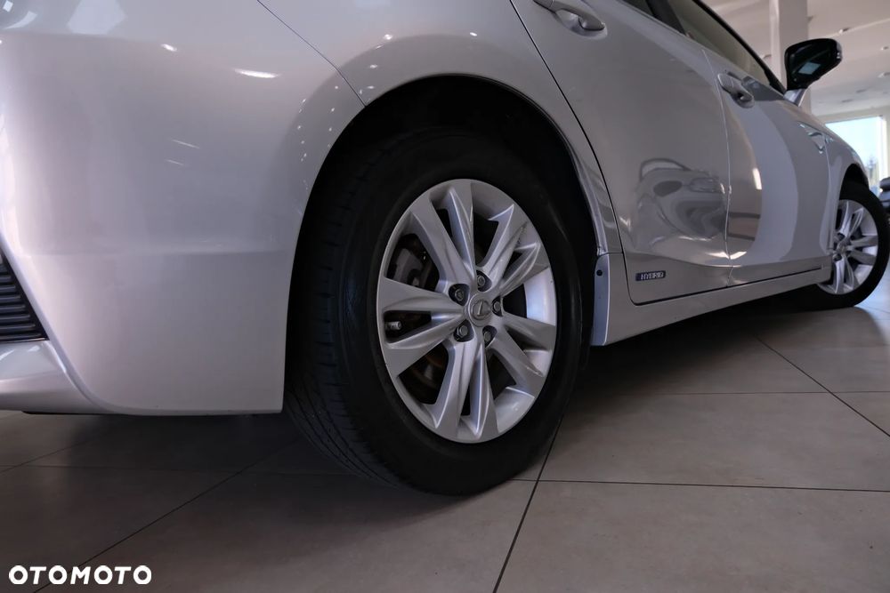 Lexus CT - 7