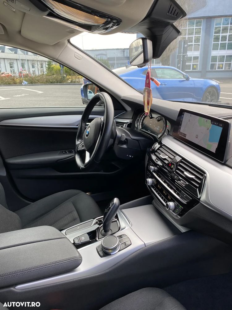 BMW Seria 5 520d AT - 11