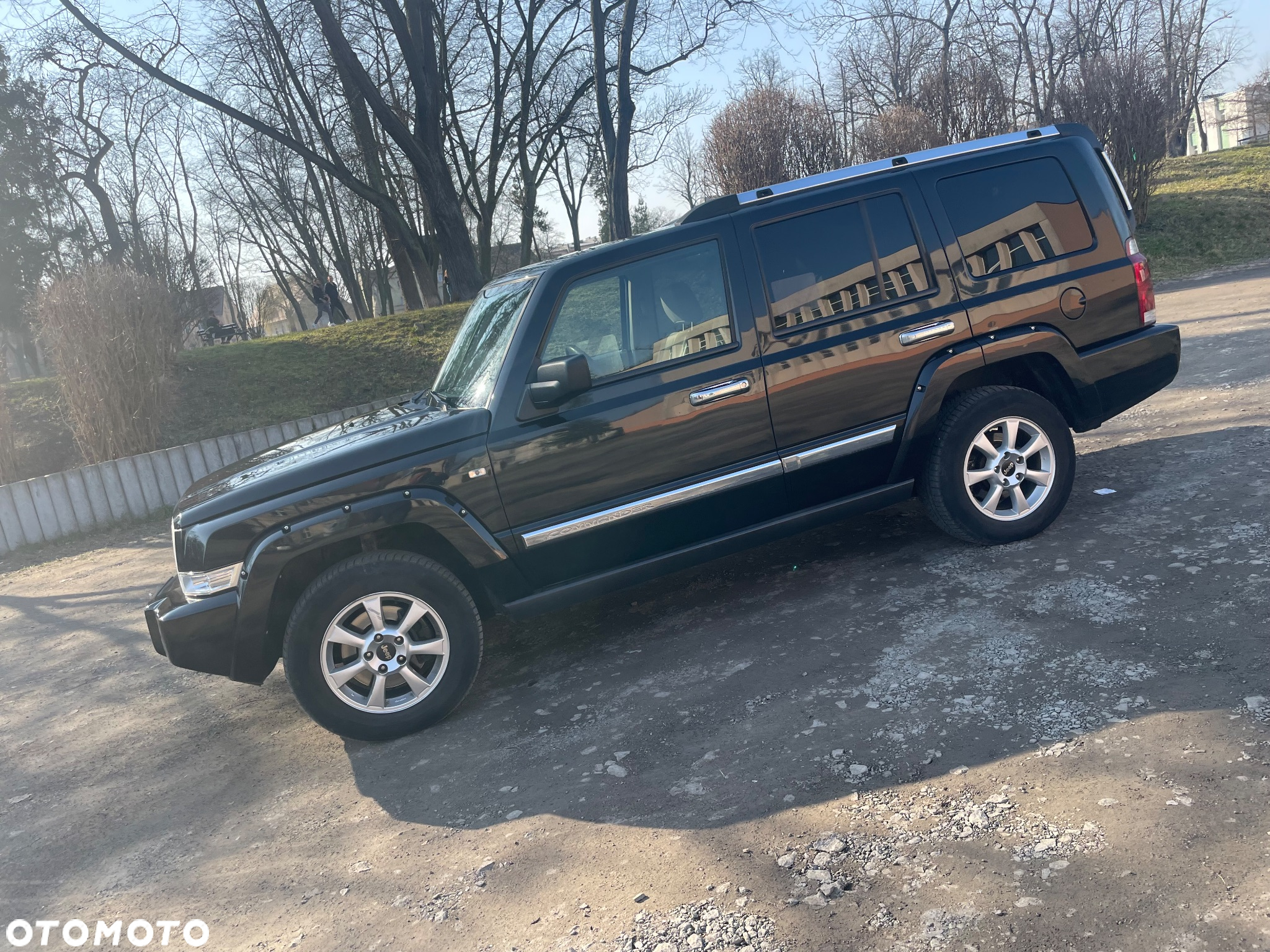 Jeep Commander - 4