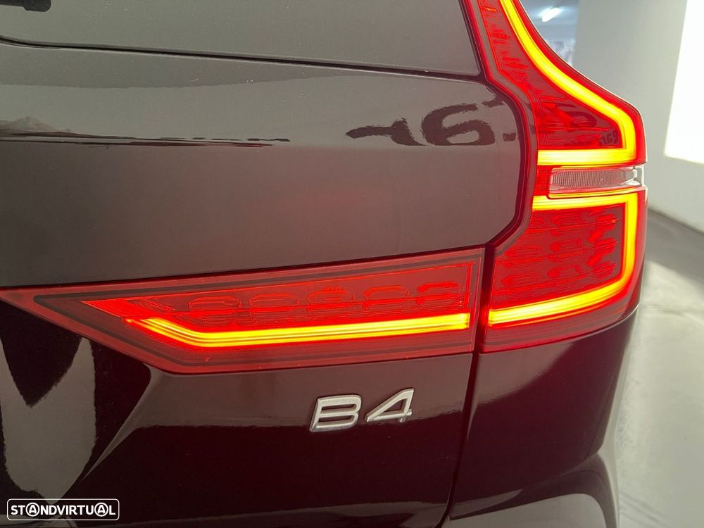 Volvo V60 2.0 B4 Momentum Core Geartronic - 31