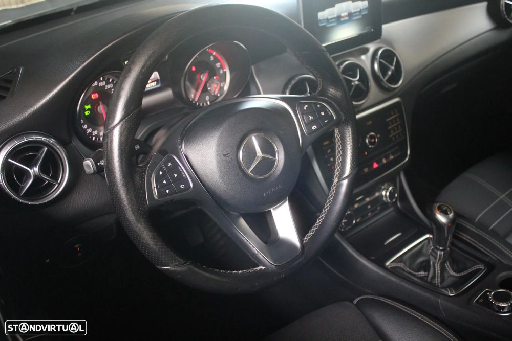 Mercedes-Benz CLA 180 d Urban - 12