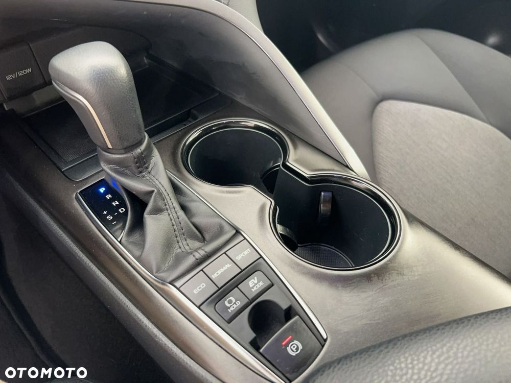 Toyota Camry - 18