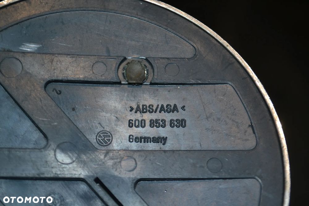 VW POLO 9N EMBLEMAT LOGO ZNACZEK KLAPY BAGAŻNIKA 6Q0853630 - 2