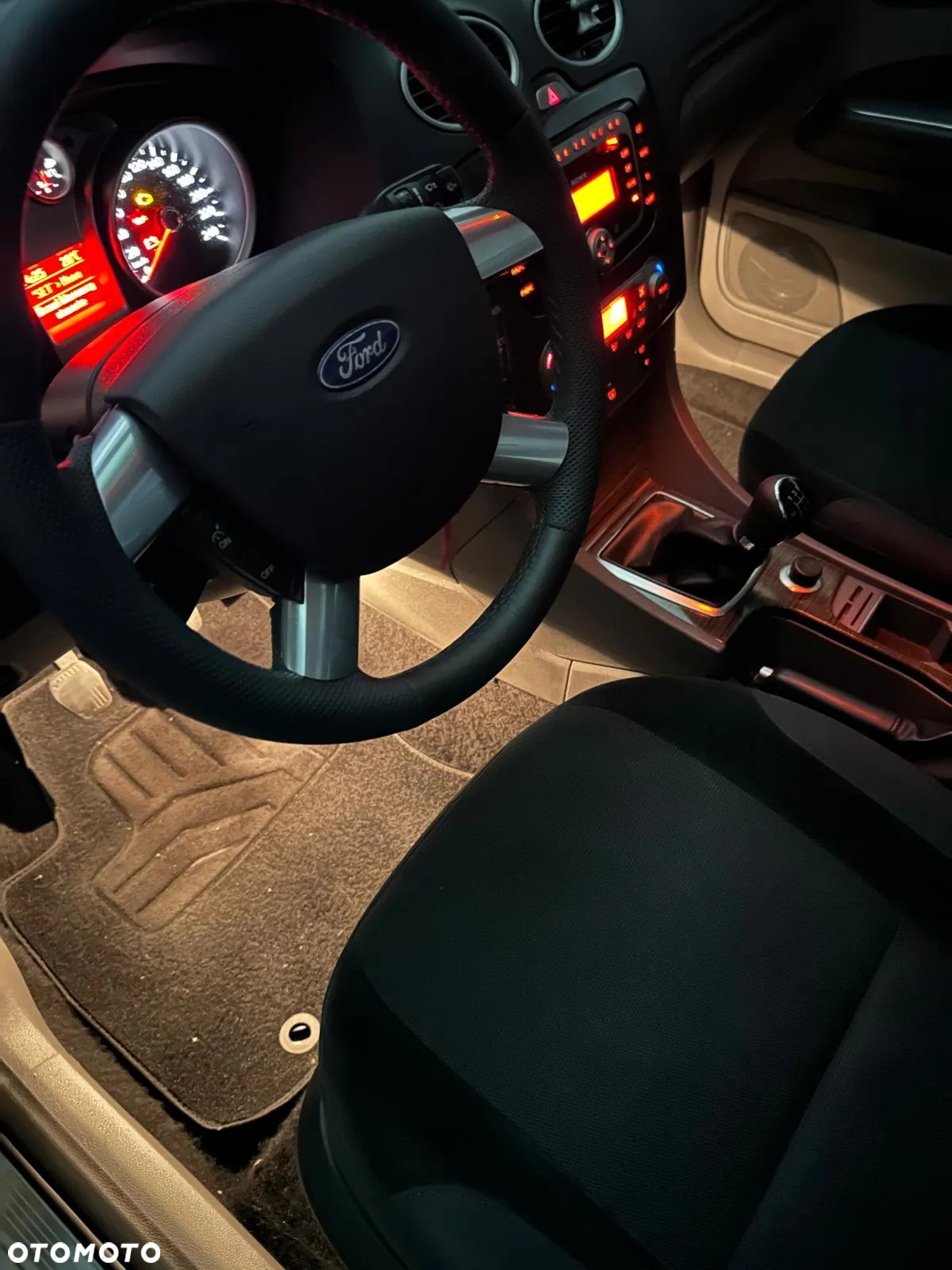 Ford Focus 2.0 Ghia - 12