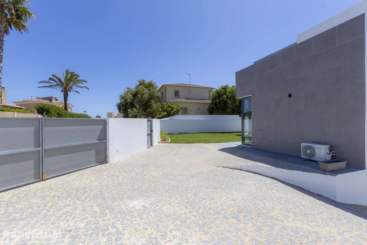 Moradia Nova com Piscina Privada, a Poucos Passos da Meia Praia, Lagos - Grande imagem: 5/51
