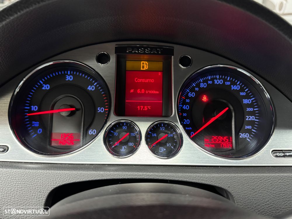 VW Passat Variant 2.0 TDI Highline - 27