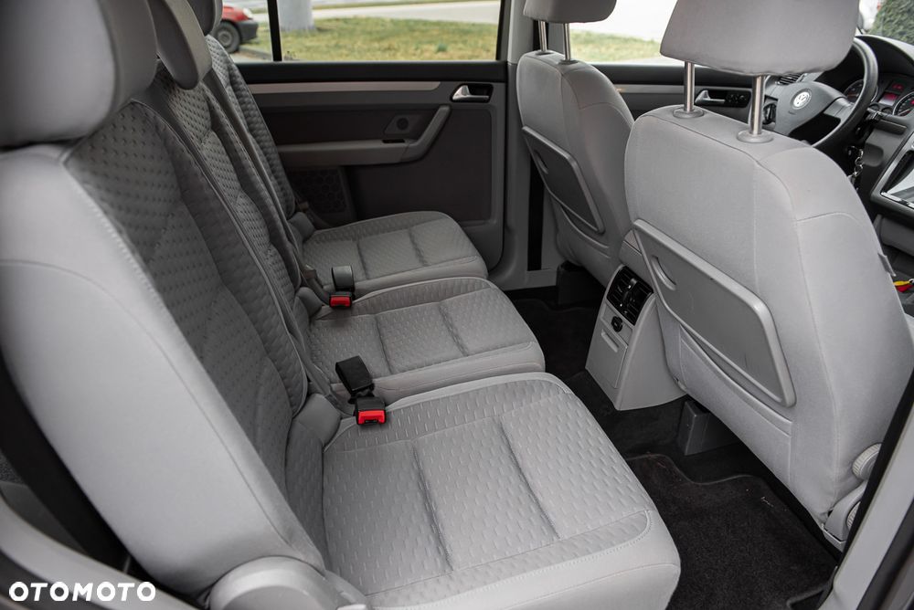 Volkswagen Touran - 26