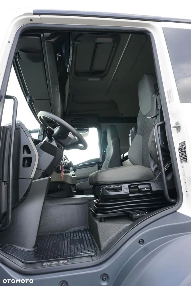 MAN TGS / 35.470 / E 6 / SKRZYNIOWY + HDS / FASSI F 545 / ŁAD. 13 105 KG / PILOT - 9