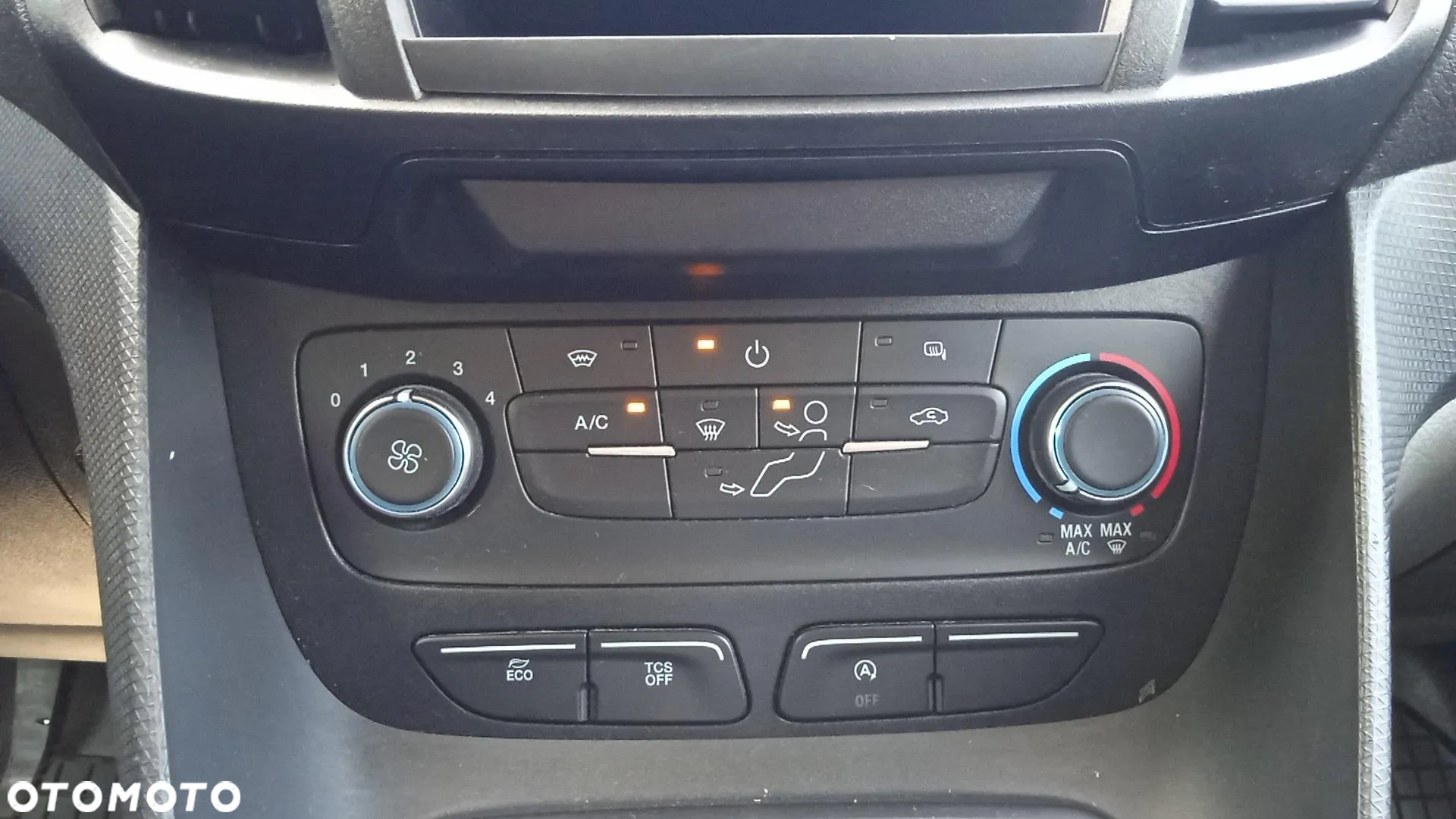 Ford Transit Connect - 19