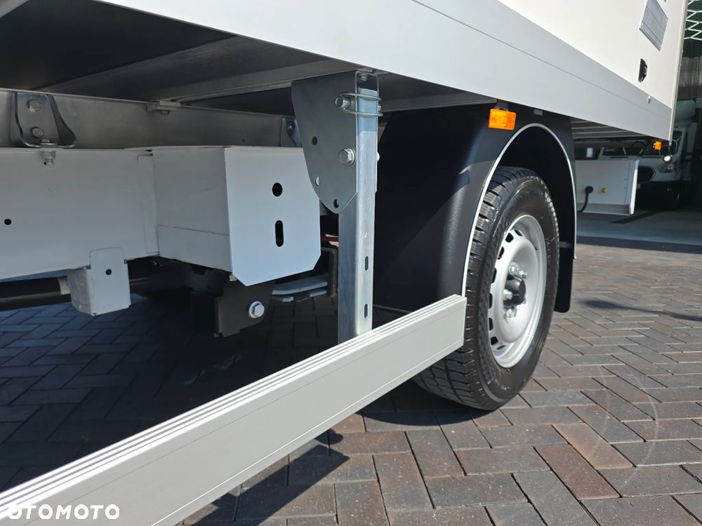 Renault MASTER KONTENER 8 PALET Dłu-4,31cm  Sze-2,11cm  Wys-2,26cm WZMOCNIONE TYLNE ZAWIESZENIE SILNIK 2.3 164KM 144 Tyś Km SERWIS DO OSTATNIEGO Km SALON POLSKA BOGATA OPCJA WYPOSAŻENIA LEDY HALOGENY TEMPOMAT FOTEL KIEROWCY PNEŁMATYCZNY KLIMATYZACJA NOWE OPONY MICHELIN - 21