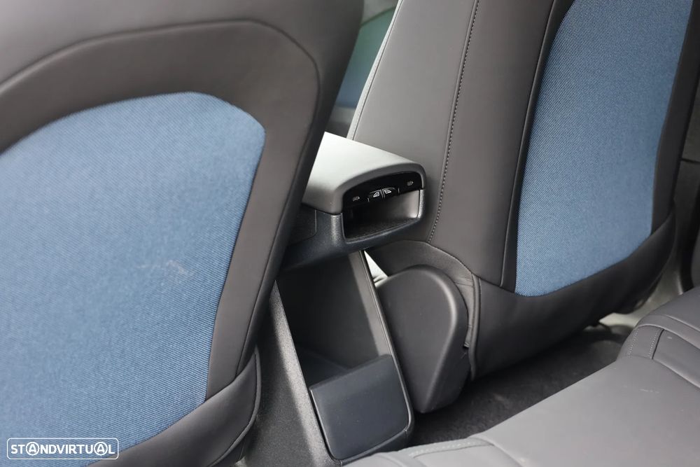 Volvo EX30 Single Motor Extended Range RWD Plus - 10