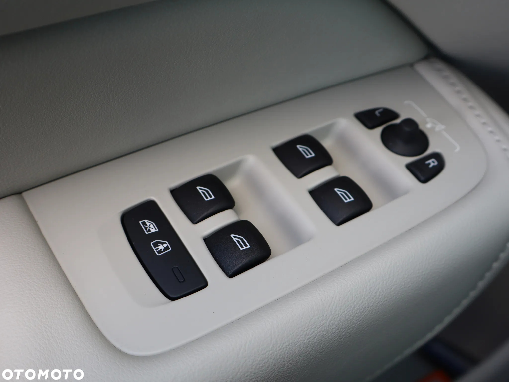 Volvo XC 60 T8 Plug-In Hybrid AWD Inscription - 23