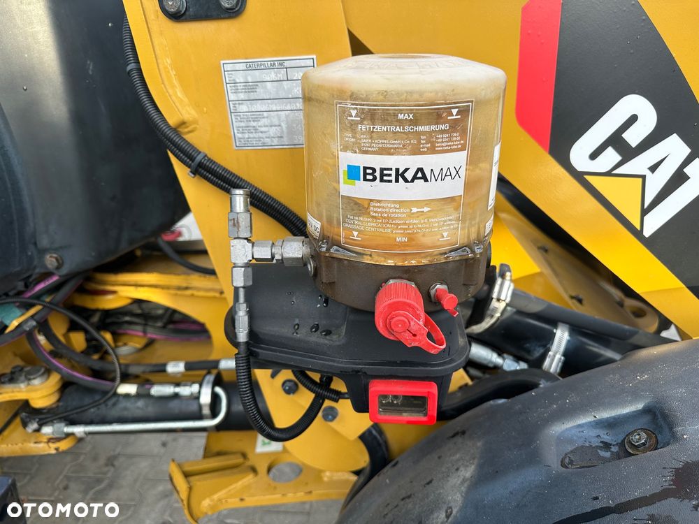 Caterpillar 906M - 12