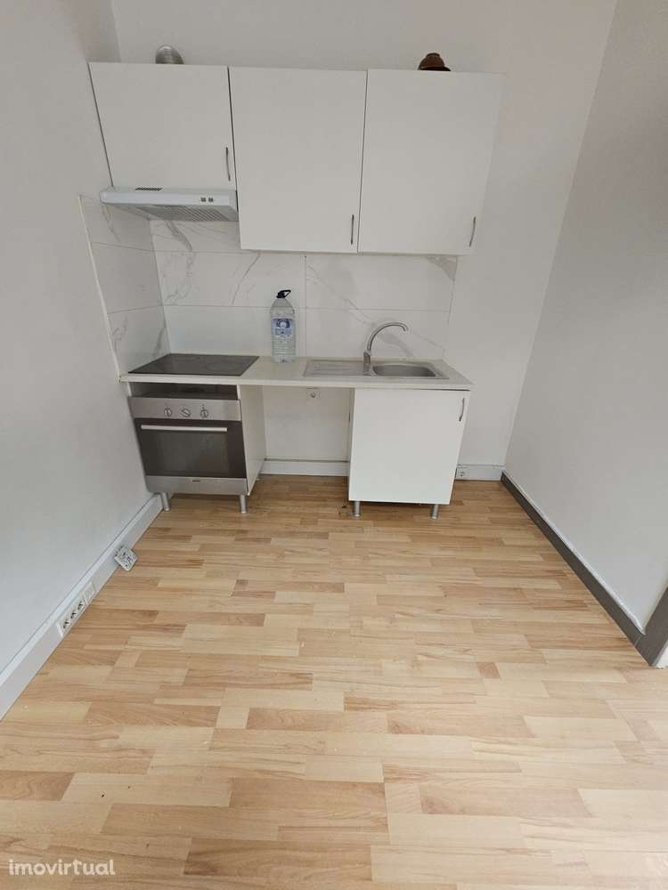 T1 pronto a habitar com ar condicionado e boas acessibilidades - Grande imagem: 5/6