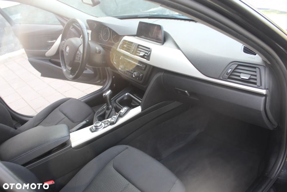 BMW Seria 3 318d - 15