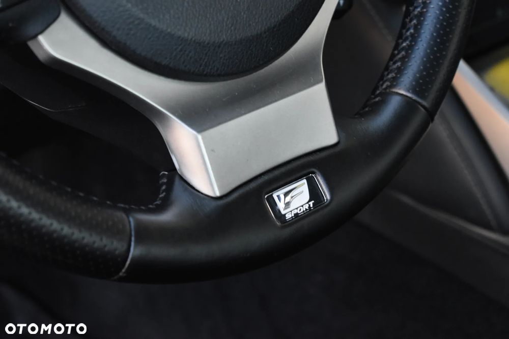 Lexus IS 300h F Sport - 12