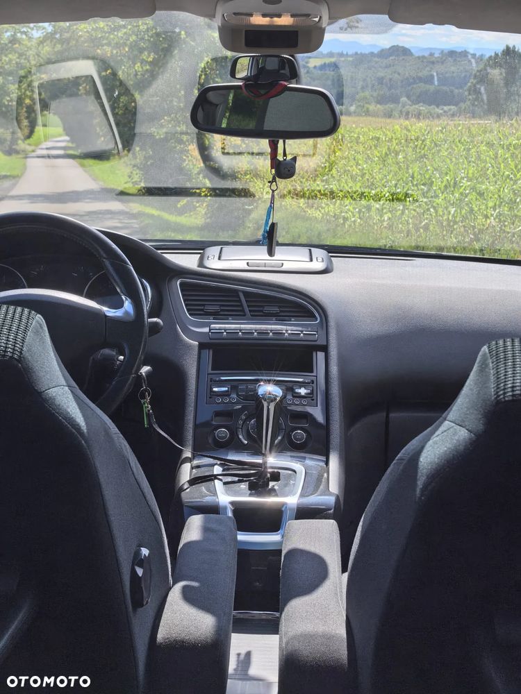 Peugeot 5008 2.0 HDi Premium + - 17