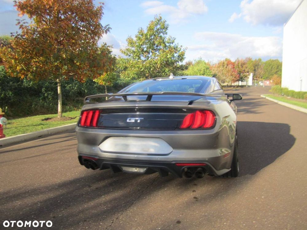 Ford Mustang - 6