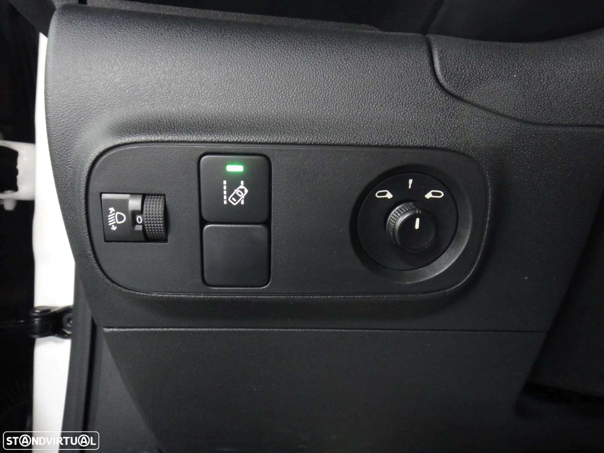 Citroën C3 1.2 PureTech Shine EAT6 - 27