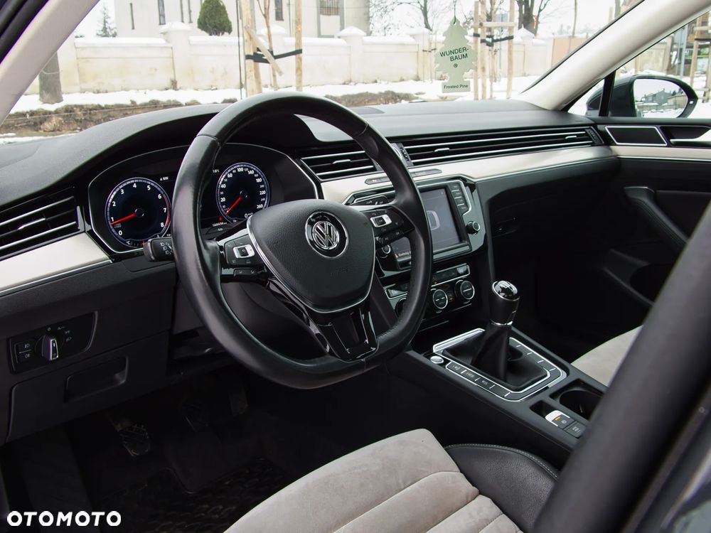 Volkswagen Passat 1.8 TSI BMT Highline - 29