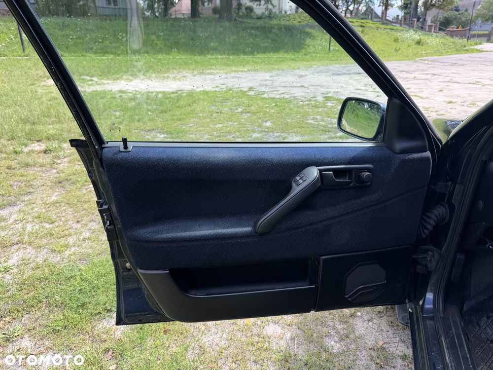 Volkswagen Passat 1.8 GL - 20