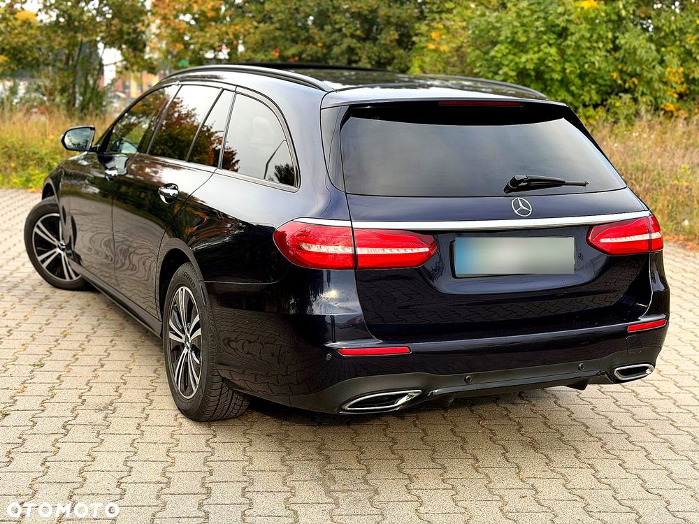 Mercedes-Benz Klasa E 220 d 4Matic 9G-TRONIC AMG Line - 4