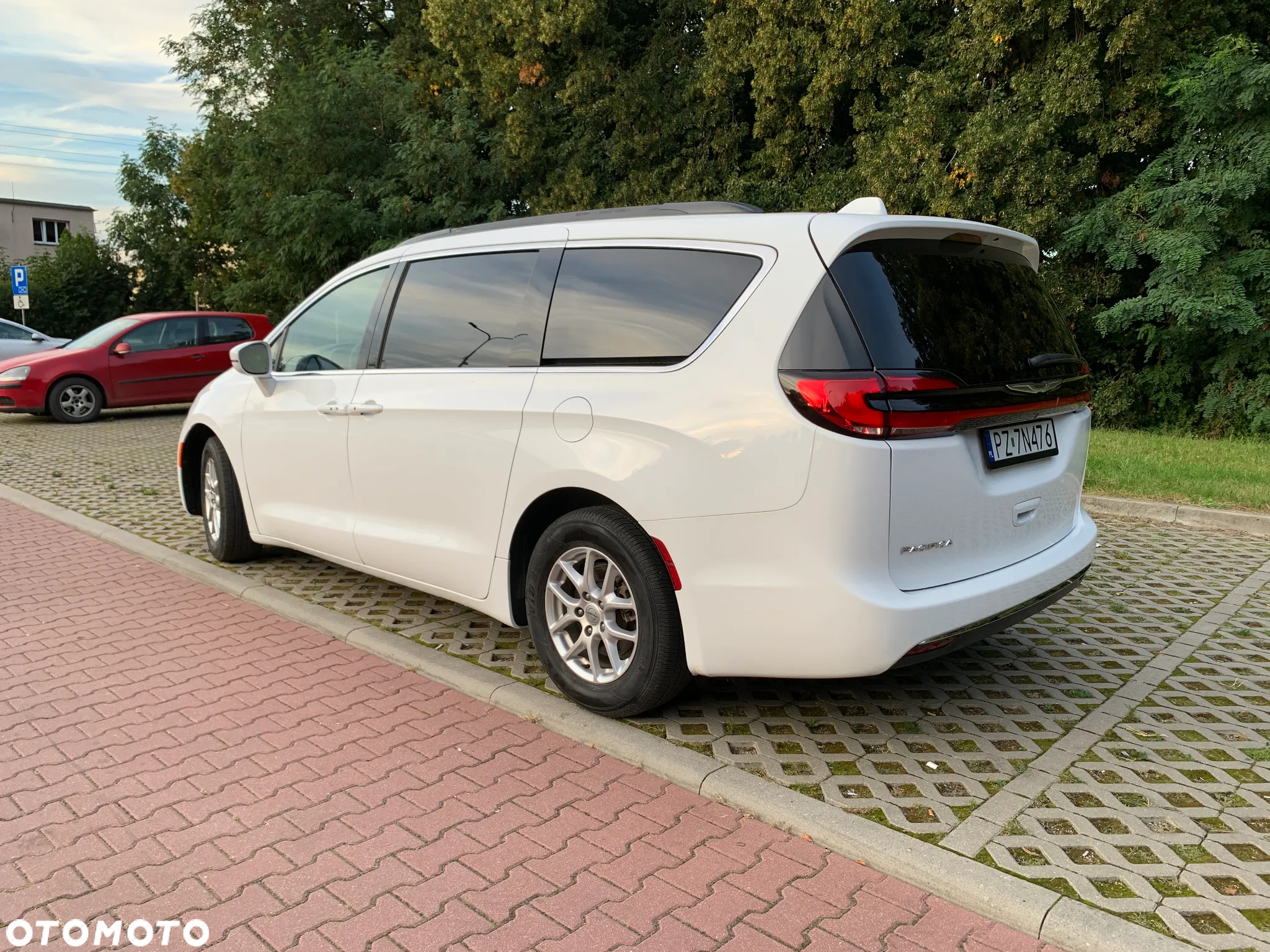 Chrysler Pacifica - 4