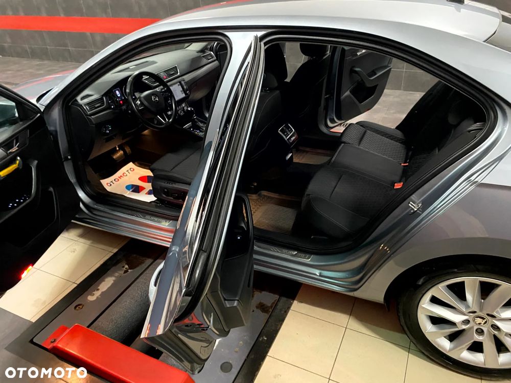 Skoda Superb 2.0 TDI Sportline DSG - 18