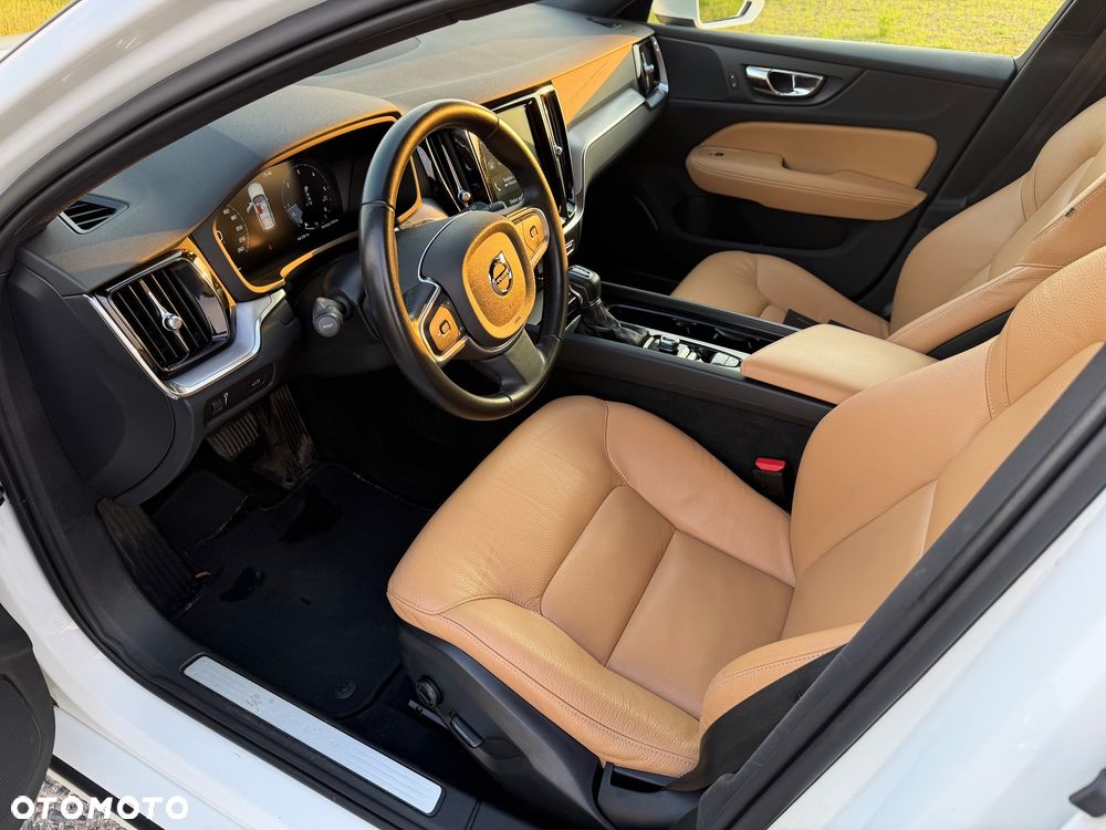Volvo V60 D3 Momentum Pro - 1