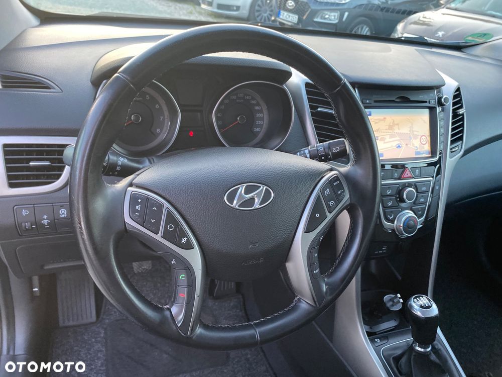 Hyundai i30 blue Kombi 1.4 YES Gold - 35